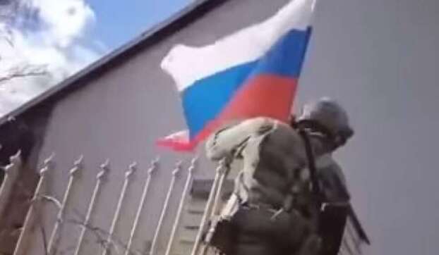 Извънредно: Знаменитият чеченски батальон заби знамето на Русия в центъра на Киев