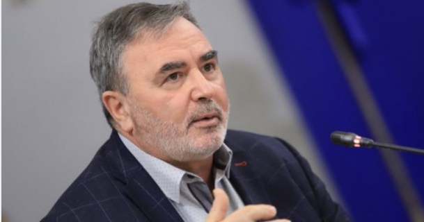 След отпадането на Зеления сертификат доц.Кунчев каза кога отпадат и маските на закрито: