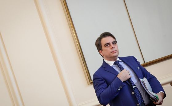 Асен Василев за Стефан Янев: Когато се взимат тежки решения, не може да ги саботира