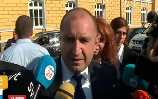 Румен Радев изригна! Забрани на украинците да си развяват коня у нас