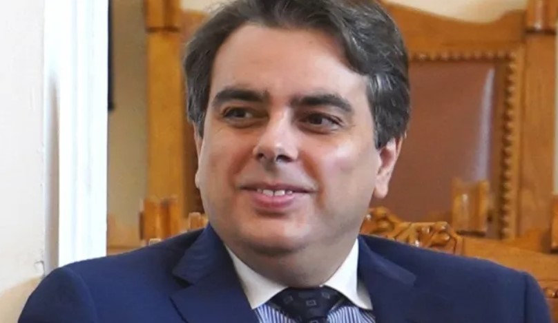 Асен Василев шашна цяла Европа. Искат го в правителствата на Германия и Великобритания