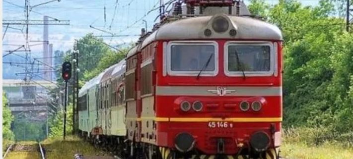 Жена легна на жп линията, влакът София – Бургас я премаза, имала много дългове