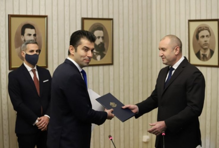 Петков заложил лукав капан на Радев за РСМ, но президентът се усетил и