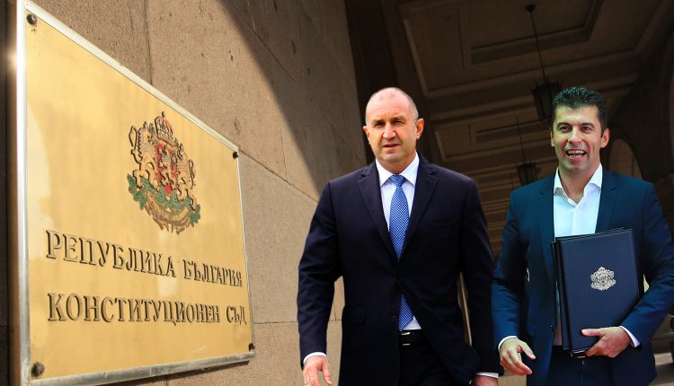 ЕТО Защо всъщност се скараха Румен Радев и Кирил Петков?