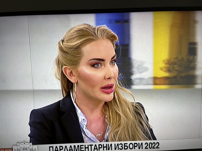 Прекали! Антония Петрова стана двойник на ботокс-близнаците Богданоф / СНИМКИ
