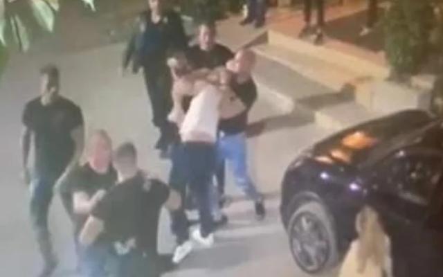 Брутално в Петрич: Треньор по бокс и аверите му пребиха футболист заради жена!