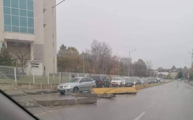 Дипломатическа кола катастрофира пред Токуда в София! Има нещо безкрайно съмнително