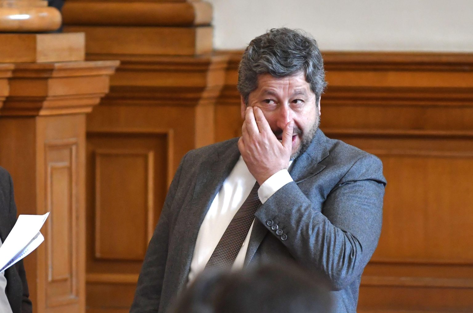 Брюксел онемя! Жената на Христо Иванов си купи апартамент в града за няма и 1 500 евро!