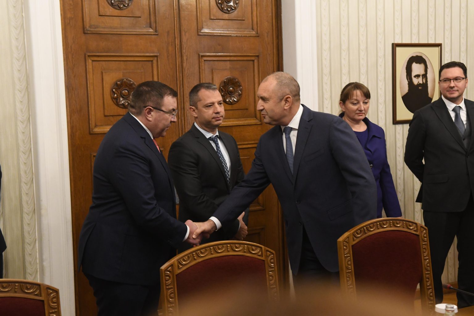 Като ги е страх от президентска република, партиите да свалят Радев! Имат гласове, но…