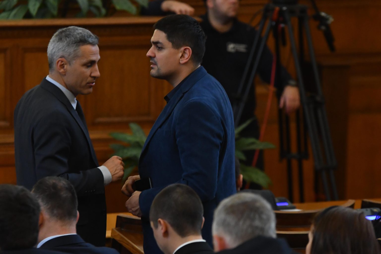 „Джемкорп“ предизвика разкол в партията на Кирил Петков и Асен Василев! Двама депутати ги изоставиха