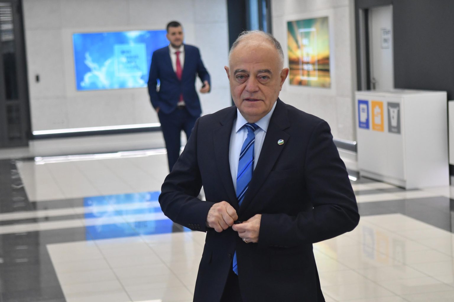 Лидерът на ДСБ брани Кирил Петков: Търовията с пушки е свободна като тази с домати – предлагаме и приемаме