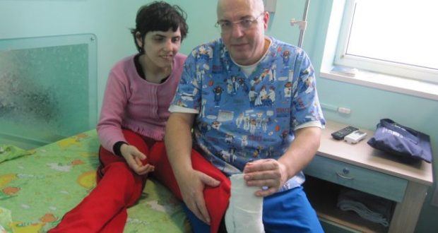 За пример! Лекар от Пловдив вдигна на крака три деца болни от церебрална парализа