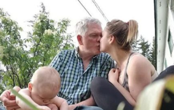 23 г. се омъжи за 68 г. си приятел напук на всички: Ето как живеят сега