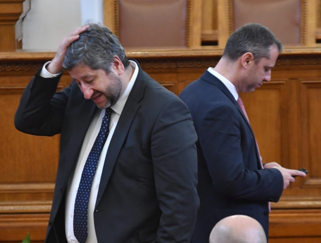 На Христо Иванов му увисна ченето! Тя разкри по БНР как на изборите Киро и Асен ще го цакат по устав