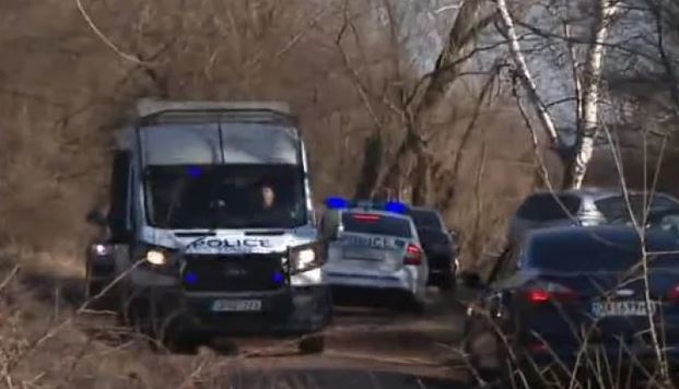 Извънредно! Близо 20 мигранти се задушиха в камион край София СНИМКИ