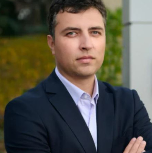 Увoлниxa шeфa нa голямата фирма, веднага след като реши да свали драстично цените на кашкавала и сиренето