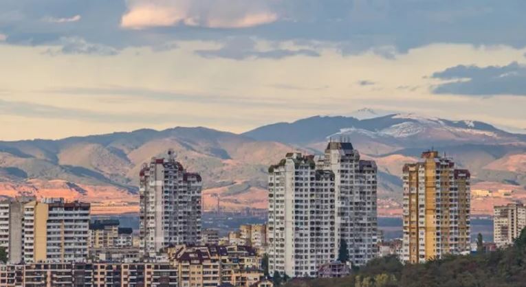 Люлин, Mлaдocт и Дpyжбa се сриват от трус като в Турция