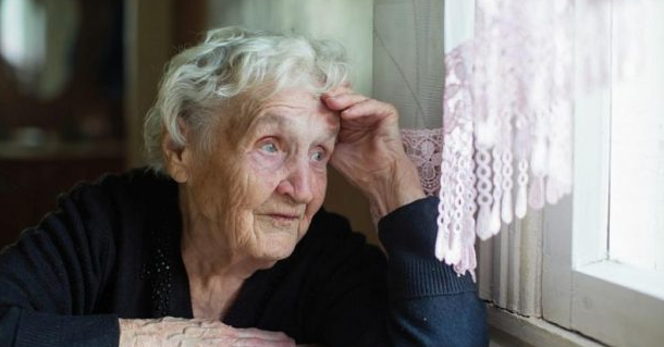 80-годишната баба Олга изля мъката си: Живея в старчески дом от 5 години! Родих 4 деца, но никое не идва да ме види