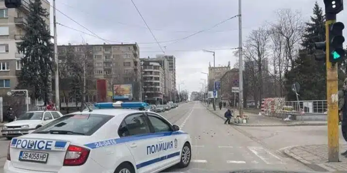 Софийски полицаи блокираха булевард и впечатлиха България с геройството си!