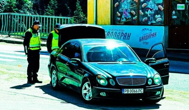 Шофьор сподели какво са му проверили катаджии, мнозина се изненадаха! Без такъв стикер могат да ви свалят номерата