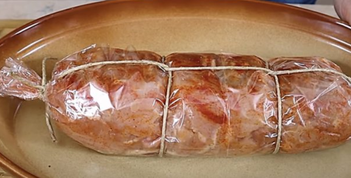 Превърнете 1 кг бутчета в домашен салам за цялата седмица! По-вкусно от всичко, купено в магазина