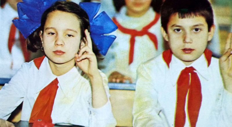 Такива бяхме ние, учениците на 70-те и 80-те. Галерия от снимки, които ни връщат в миналото.