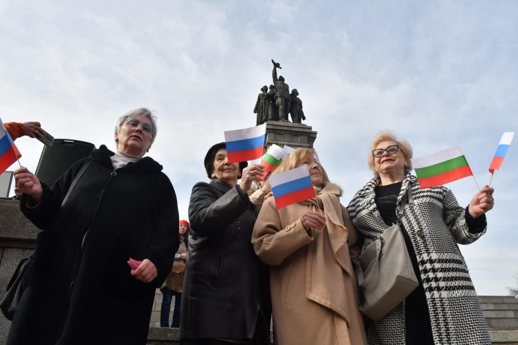 Ами ако Манолова беше станала кмет, както искаха Бонев и ДБ? Всъщност Борис още й е до полата