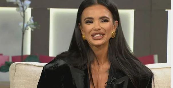 Мара Отварачката махна халката, изтри всички снимки с Мирослав / СНИМКИ