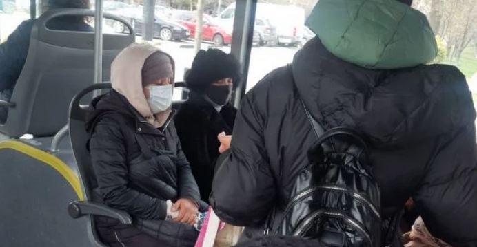 Див екшън: Пет маскирани ромки нахлуха в автобус 76 в София и стана страшно