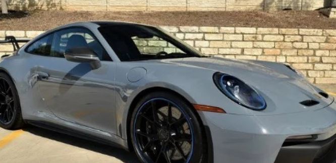 Ще се удивите как Porsche доставя автомобили на клиентите ВИДЕО