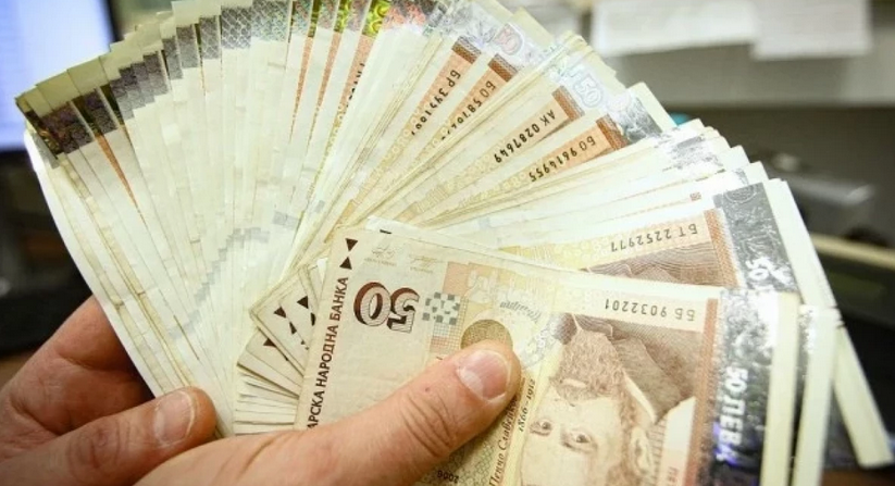 Родителите на ученици ликуват: Държавата раздава по 300 лева помощи