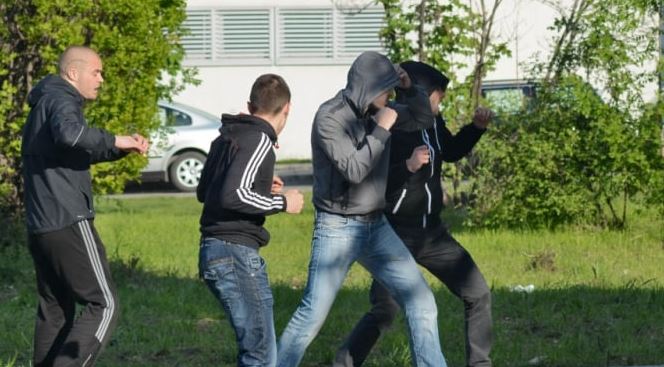 Жесток въргал! Над 100 фена на Левски и ЦСКА се млатиха на булевард (СНИМКИ)