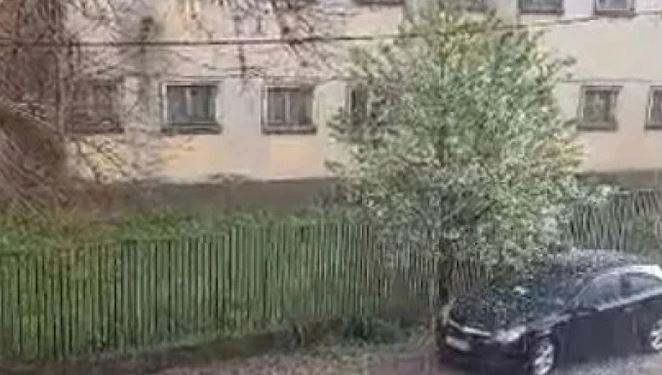 Почна се! Мощни гръмотевични бури и градушка помляха половин България ВИДЕО