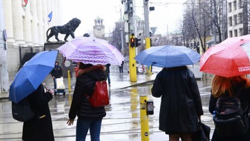 Опасно време сковава страната, в тези области ще е ад