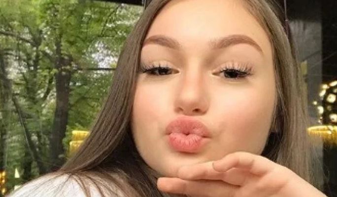 Крисия все повече залага на сексапила си, отколкото на гласовите си данни (СНИМКА)