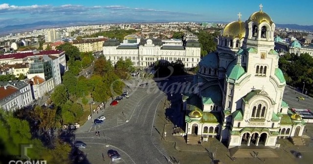 Такава булка не сте виждали досега, хората около Александър Невски останаха без думи (снимки)