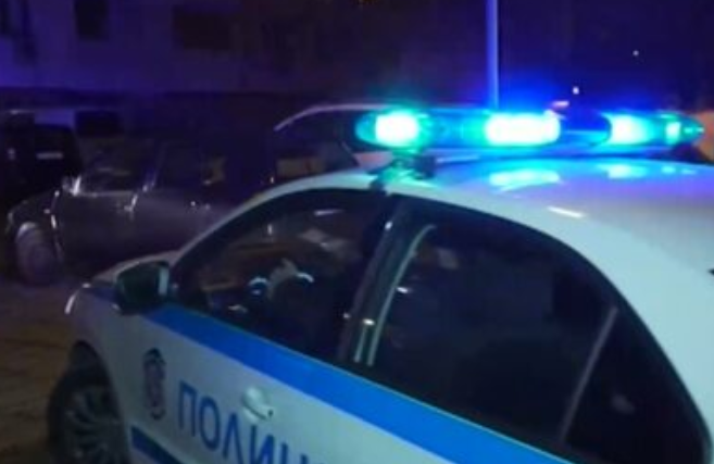 Пияна съпруга нападна съпруга си. Той в истерия звъни на 112