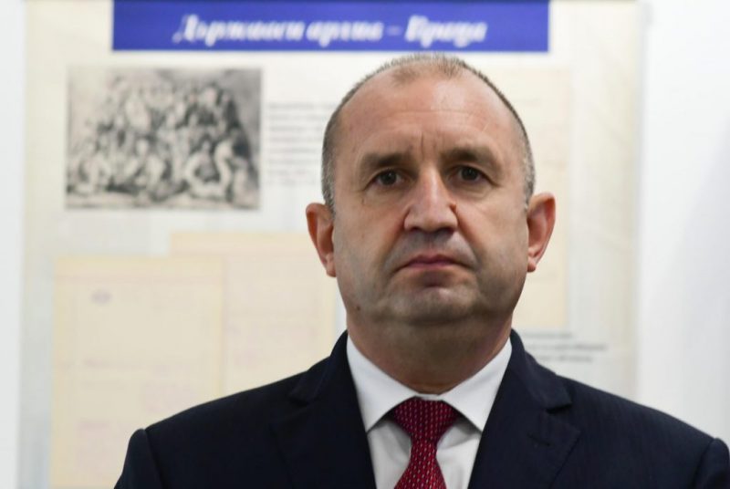 ВЗРИВИХА МРЕЖАТА: Радев набързо, на крак, унижи предателите и ги изпъди