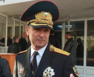 Комисар Калоянов - директор на ОДМВР-Бургас от над 10 години Бургаският съд Комисар Калоянов, убиеца Русев, Пламен Русев, Кольо – Главата и Жельо – Президента убийство Бургас Касабова Окръжен съд - Бургас, Окръжна прокуратура -Бургас и днес Апелативен съд - Бургас прикриха от медиите делото на Пламен Русев, убиецът от Новата поща Бургаска окръжна прокуратура на Петър Вълчев Камъка и убиеца Пламен Русев