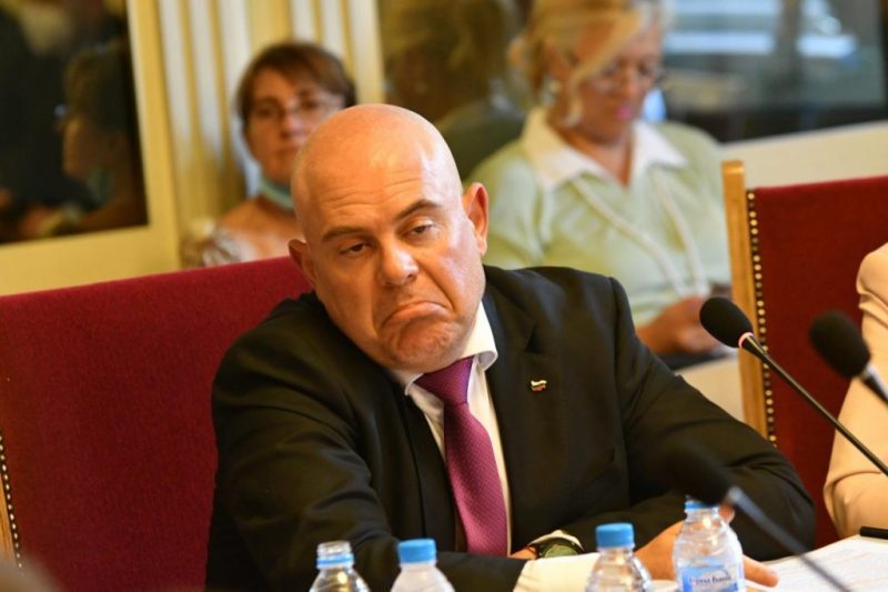Проф. Витанов разкри пъкления план: Днес Гешев, утре Радев