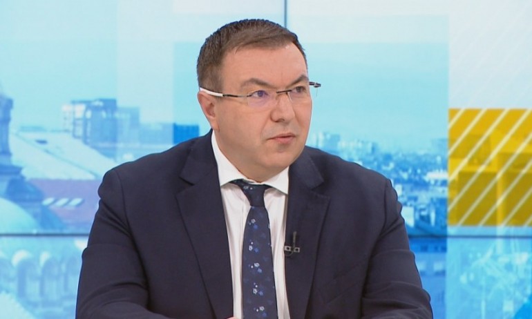 Професор от ГЕРБ смълча ПП: Те сега прохождат, падат и трябва да се учат