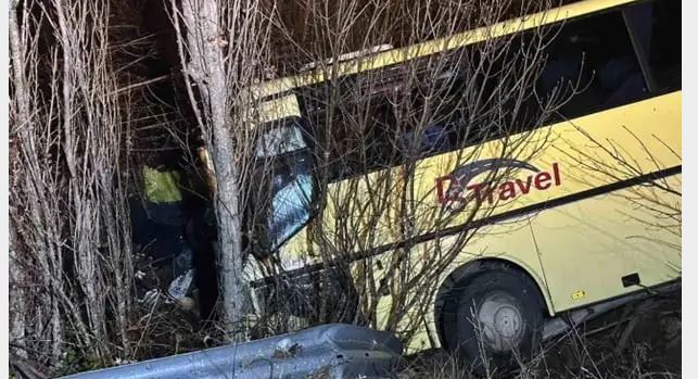 Зверска автобусна катастрофа погуби живота на 24 души, има загинали майки с деца / СНИМКИ