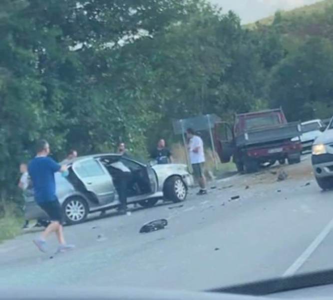 Тежка катастрофа затруднява движението във Великотърновско СНИМКИ*
