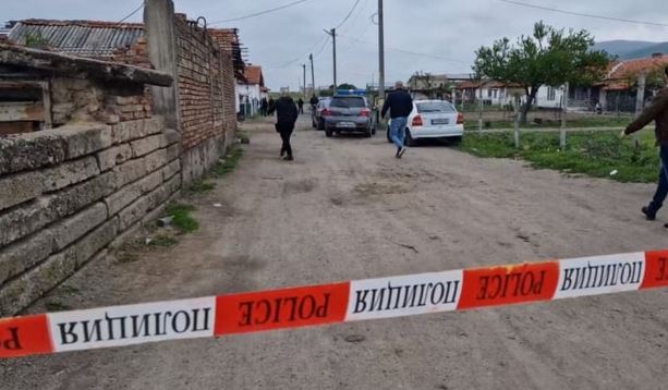 Нов ужас: Братя се клаха с ножове и брадви в злополучното с. Манолово СНИМКИ