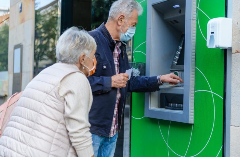 Обсъждат две увеличения на пенсиите от юли