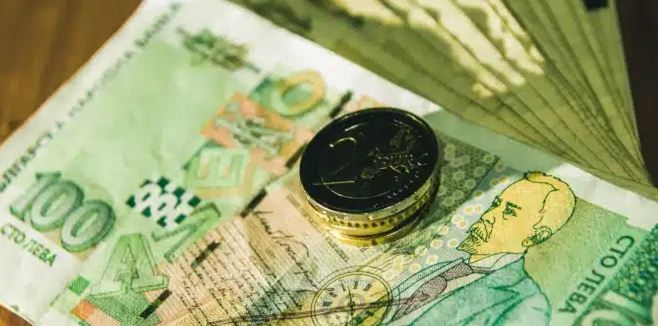 Започна приемът на документи за 300 лева помощ на учениците! Ето как да ги вземете!