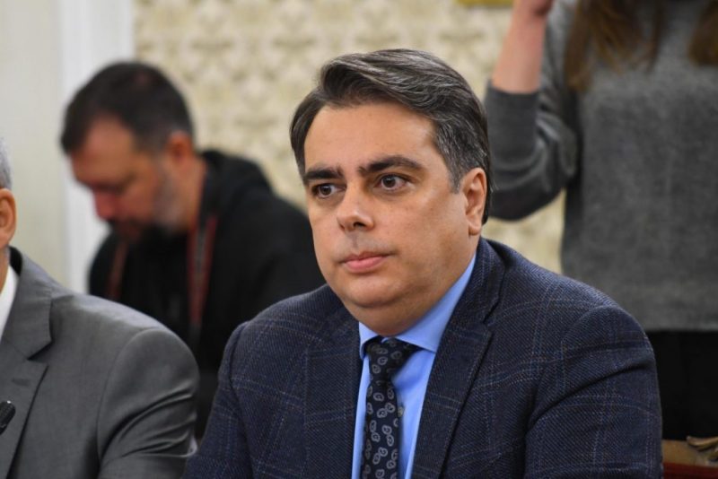 Асен се притесни, горим с много пари