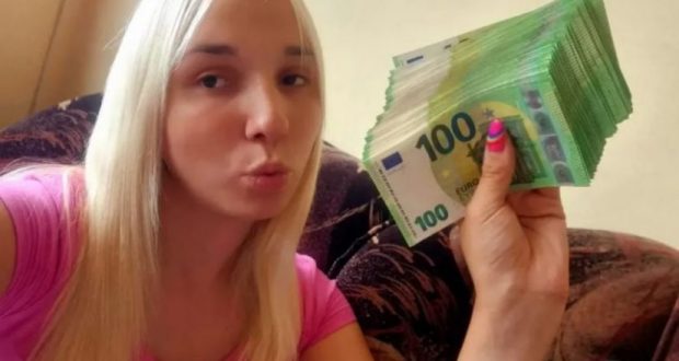 Емили Тротинетката показа пачка с 10 000 евро и каза от кой са тези пари