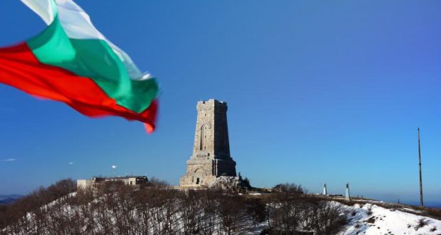 Днес ви питаме: Съгласни ли сте със смяната на националният ни празник на 24 май?