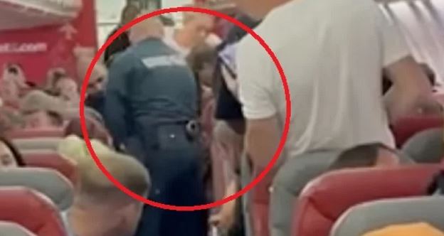 Извънредна ситуация на летище „София“! Полицията нахлу в самолет и… ВИДЕО